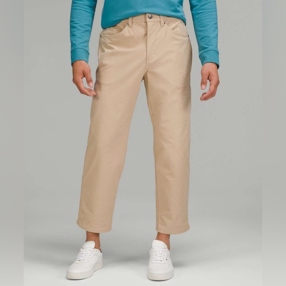 Lululemon Men’s ABC Crop Pant Relaxed Utilitech
Trench Tan Size 38